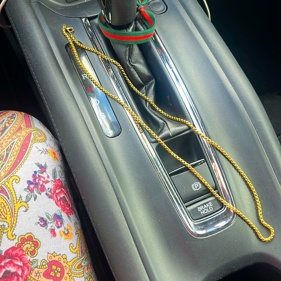 NECKLACE | Gold Linked Chain - Picture 2 of 4